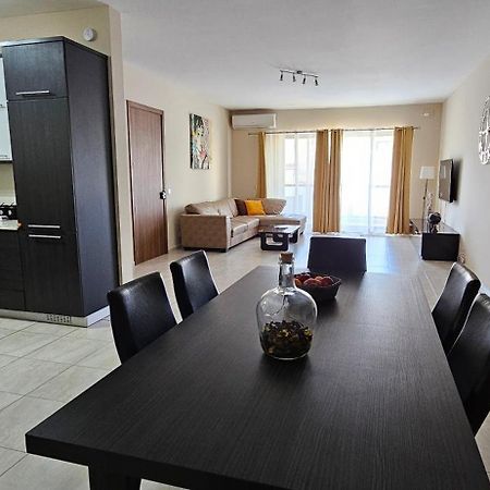 Large Apartment In Marsascala. Sleeps 6 Marsaskala Eksteriør billede
