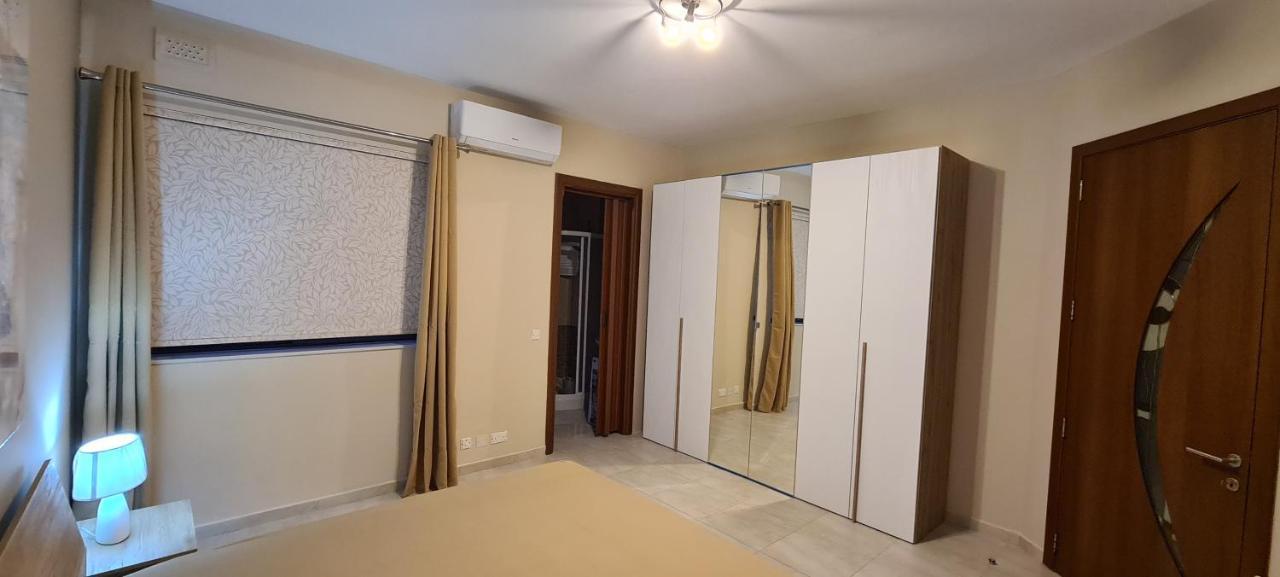 Large Apartment In Marsascala. Sleeps 6 Marsaskala Eksteriør billede