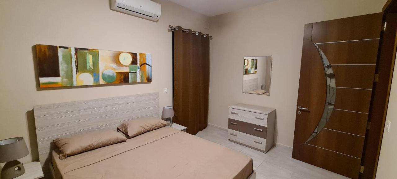 Large Apartment In Marsascala. Sleeps 6 Marsaskala Eksteriør billede