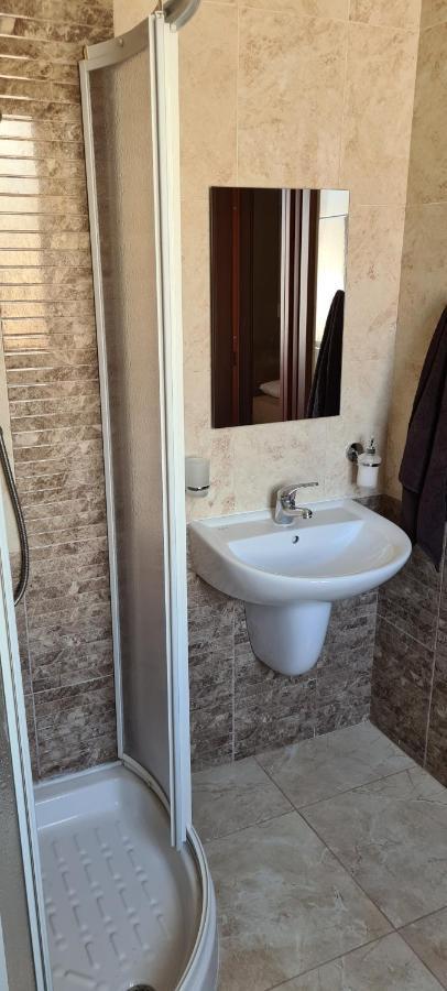 Large Apartment In Marsascala. Sleeps 6 Marsaskala Eksteriør billede